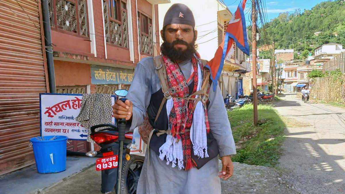 सुदूरको पर्यटकीय क्षेत्र चिनाउन ७७ जिल्लाको पैदलयात्रा